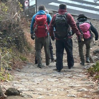 第三駐車場🅿️に止めました500円
帰りは、駐車場待ちの🚕10代以上ありました

会社の皆さんよろしくお願いします