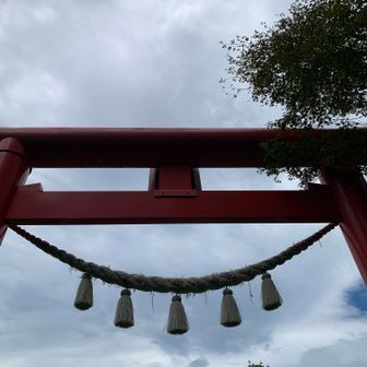 おつかれ山⛰️
さっくと登れるお山なのに、ハシゴがあったり岩場もあったり面白かった〜
また登りたいお山になりました✨
雨降られなく良かった〜