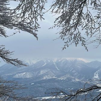 大山

上はガスで隠れてます
あっちはお天気イマイチかな