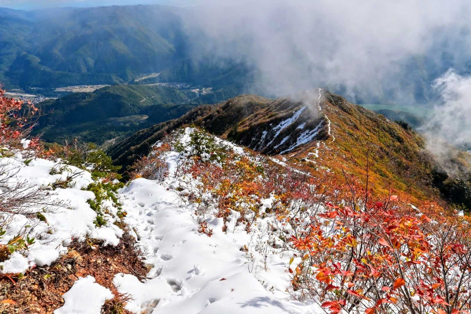 登って来た稜線♪