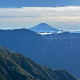 仁田岳をスルーする人、多いですが
荷物デポすれば「あっ」という間だから
絶対寄った方が良いです。
今回登った山の全てが一望できますよ🥰