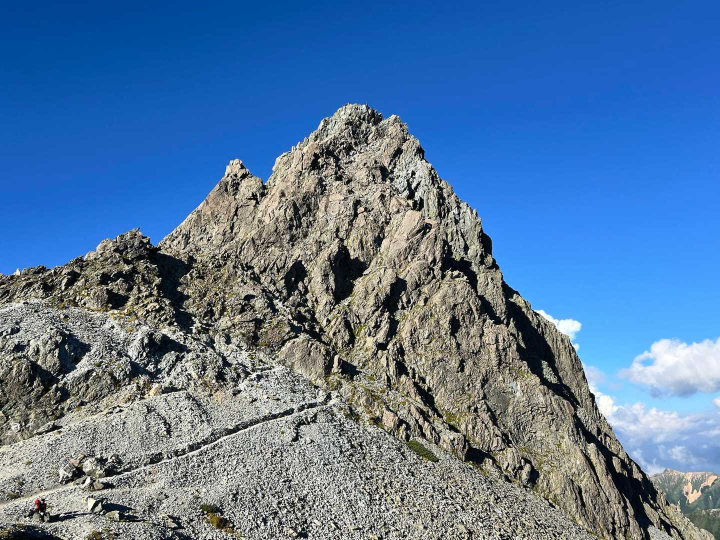 槍ヶ岳山荘からの槍ヶ岳