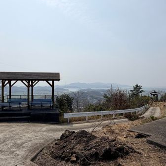 見晴らしの良い高雄山展望台がありました。