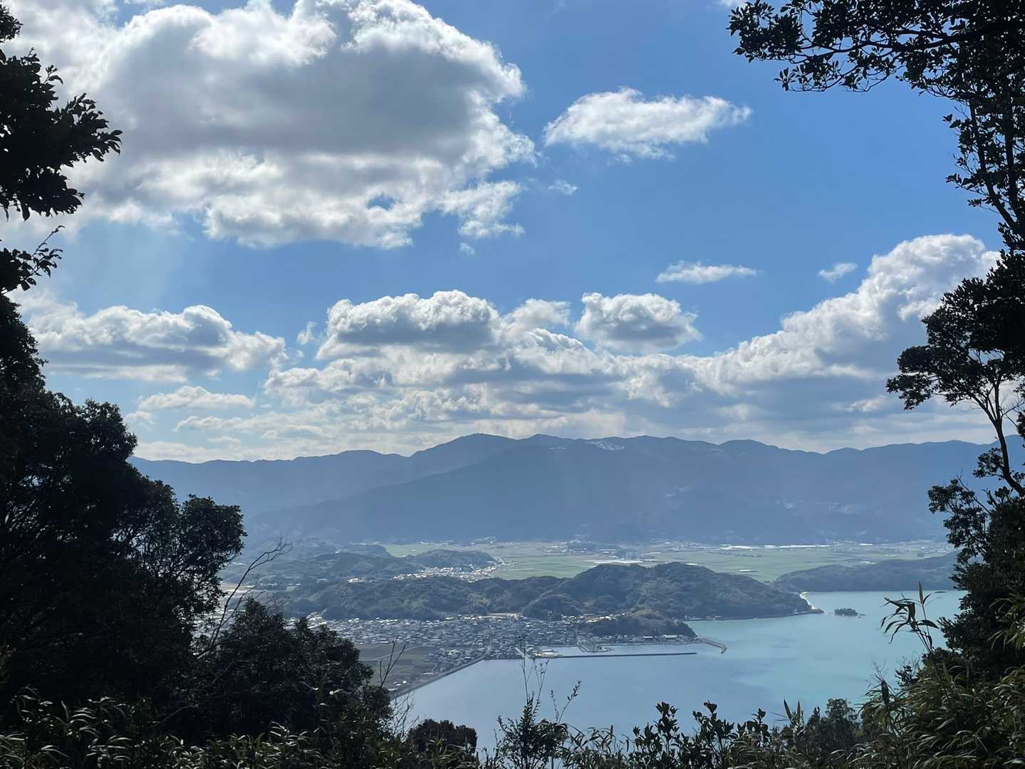 額縁に羽金山。