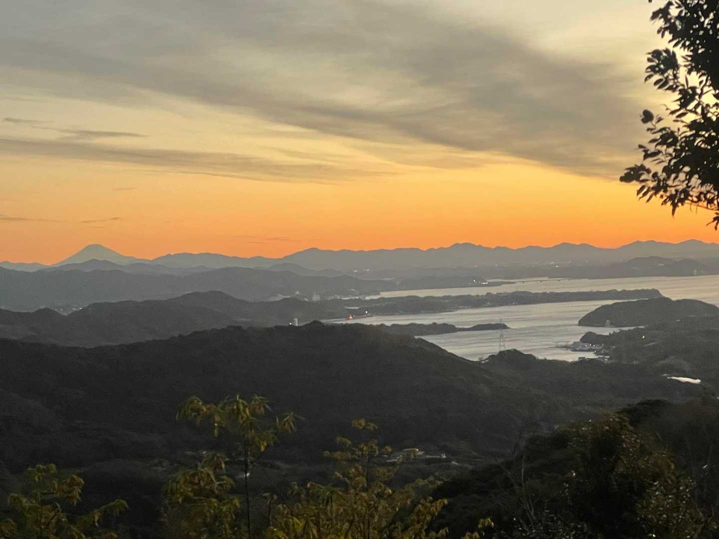 ご来光直前の富士山🗻
