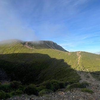 やっぱり久住山はカッコいい😎
もう下山予定だったけど…久住山へ3人で向かう⛰️