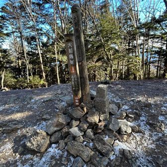 山頂には雪がちらほら❄️
