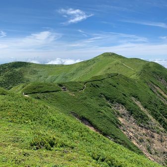 御舎利山から向こうに見えるのが
難攻不落の別山
最後の力を振り絞って歩く