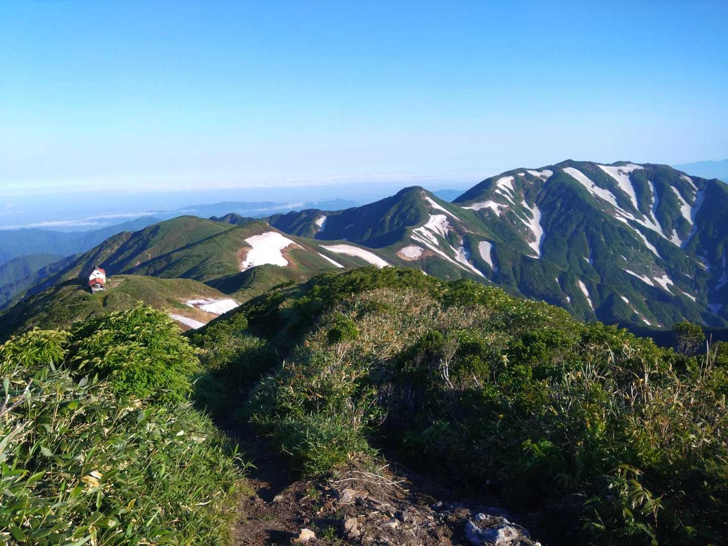 小屋と杁差岳にご挨拶😁