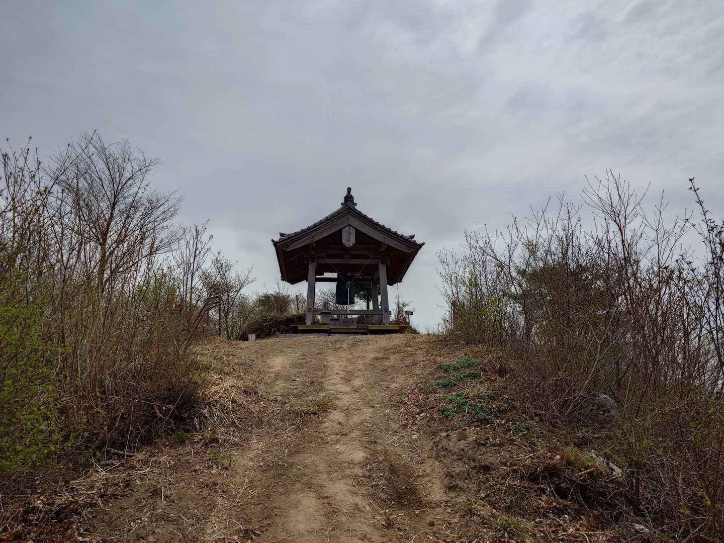 鐘楼
地元の奥様方が、尾花沢から来た鐘って言ってたなぁ
山開きは230人くらい来たらしい
