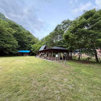 綺麗なトイレと水場があります…🚽🚰