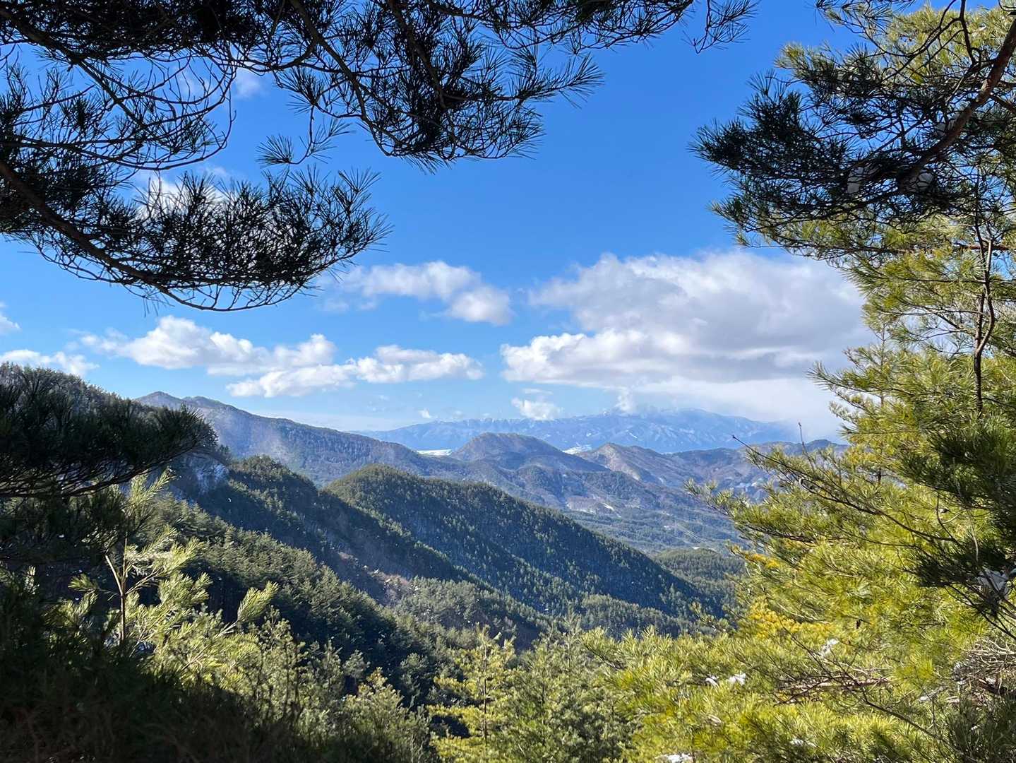 真ん中が虚空蔵山。