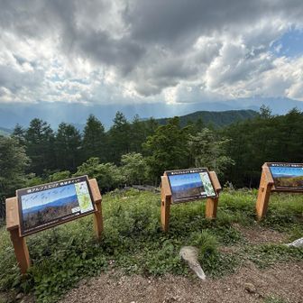 南アルプスが見渡せる展望所があるじゃないですか！でも北岳展望デッキの方が山が大きく見えた。