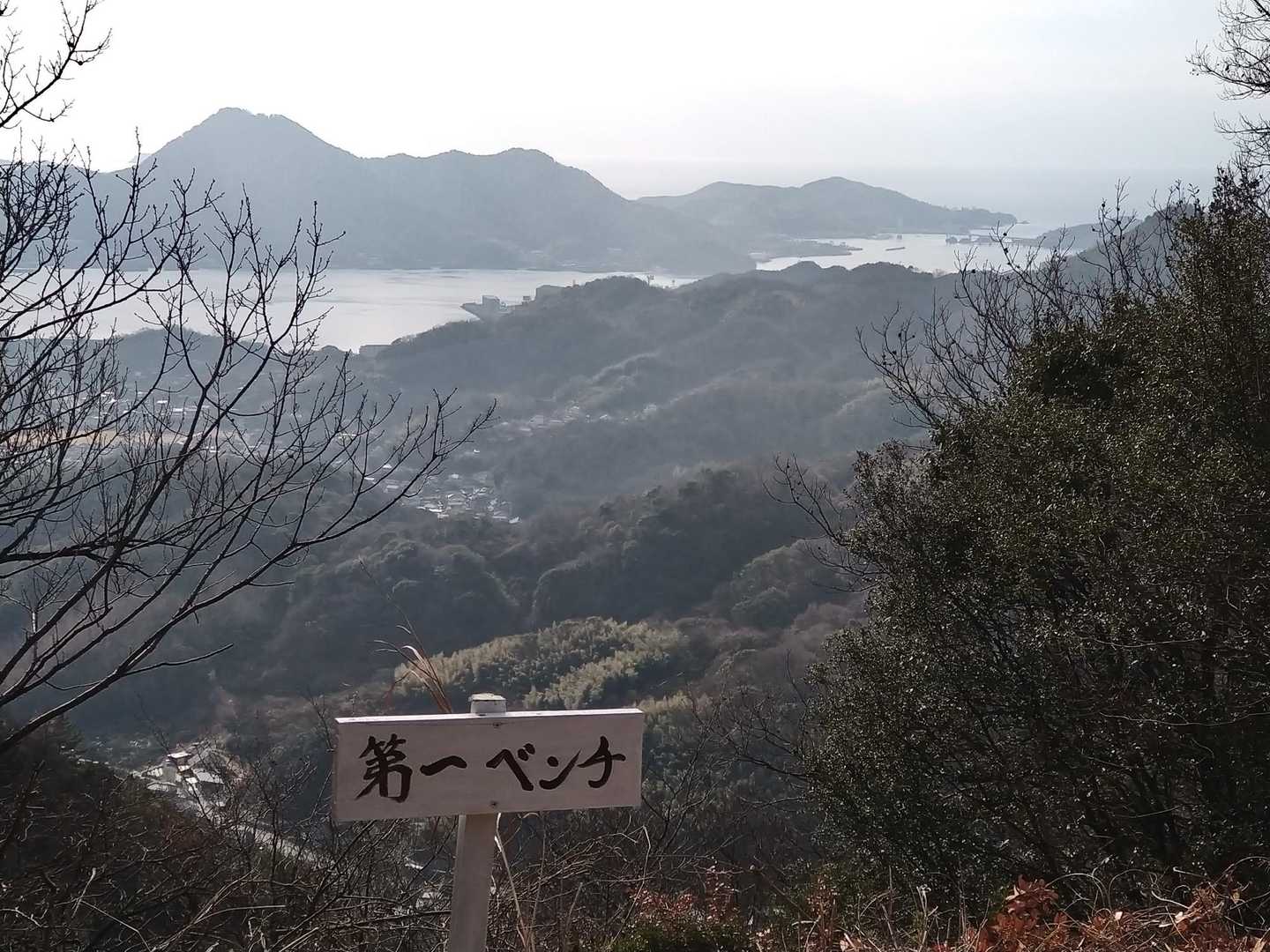 ベンチがあり景色も良いのだが…