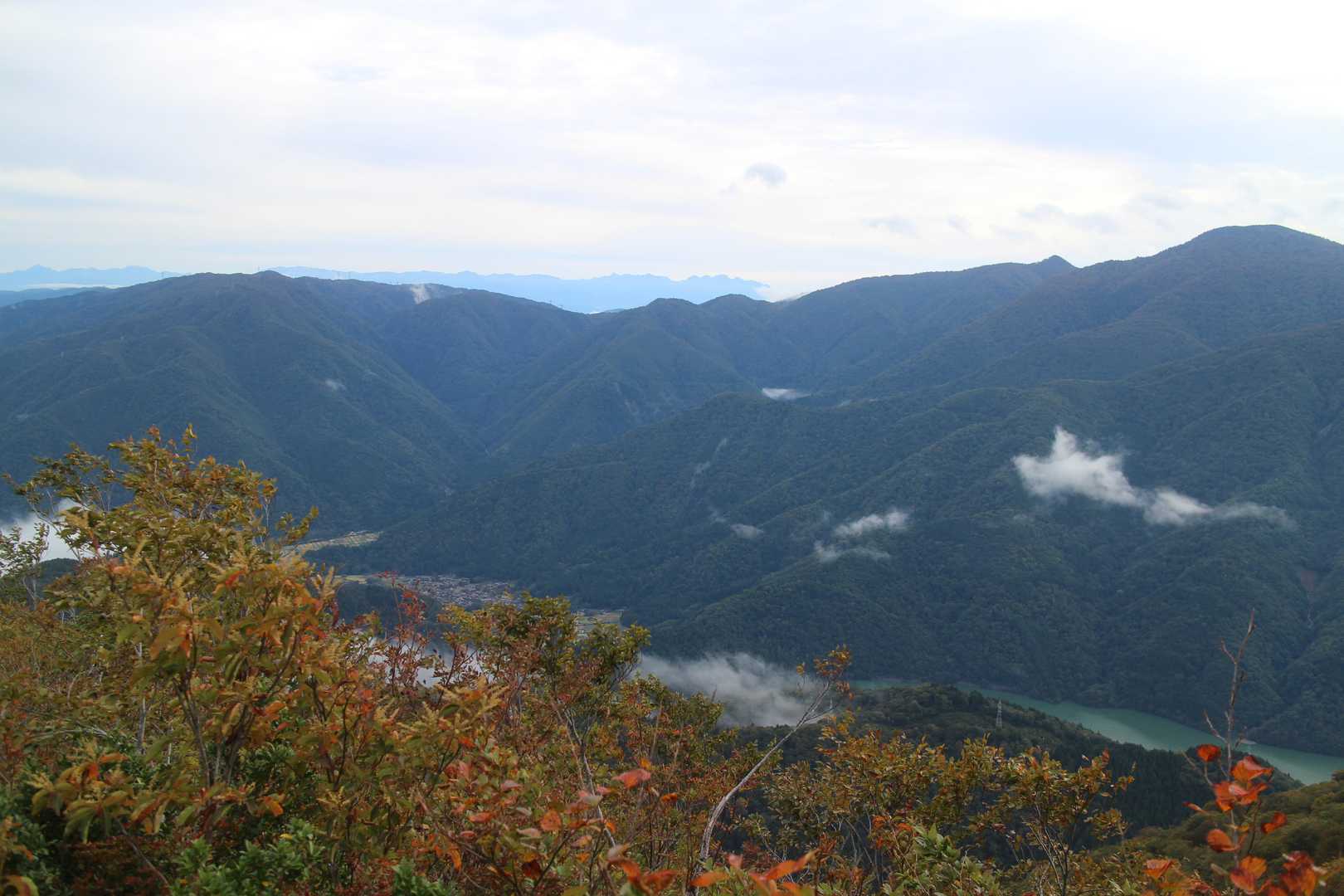 鶴平新道登山口-赤頭山-野谷荘司山-馬狩荘司山-三方岩岳 周回コースの写真
