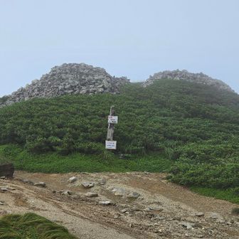 時々 ガスが抜け…面白い景色が現れる。
※自然石垣…どうやってできたのだろう🤔