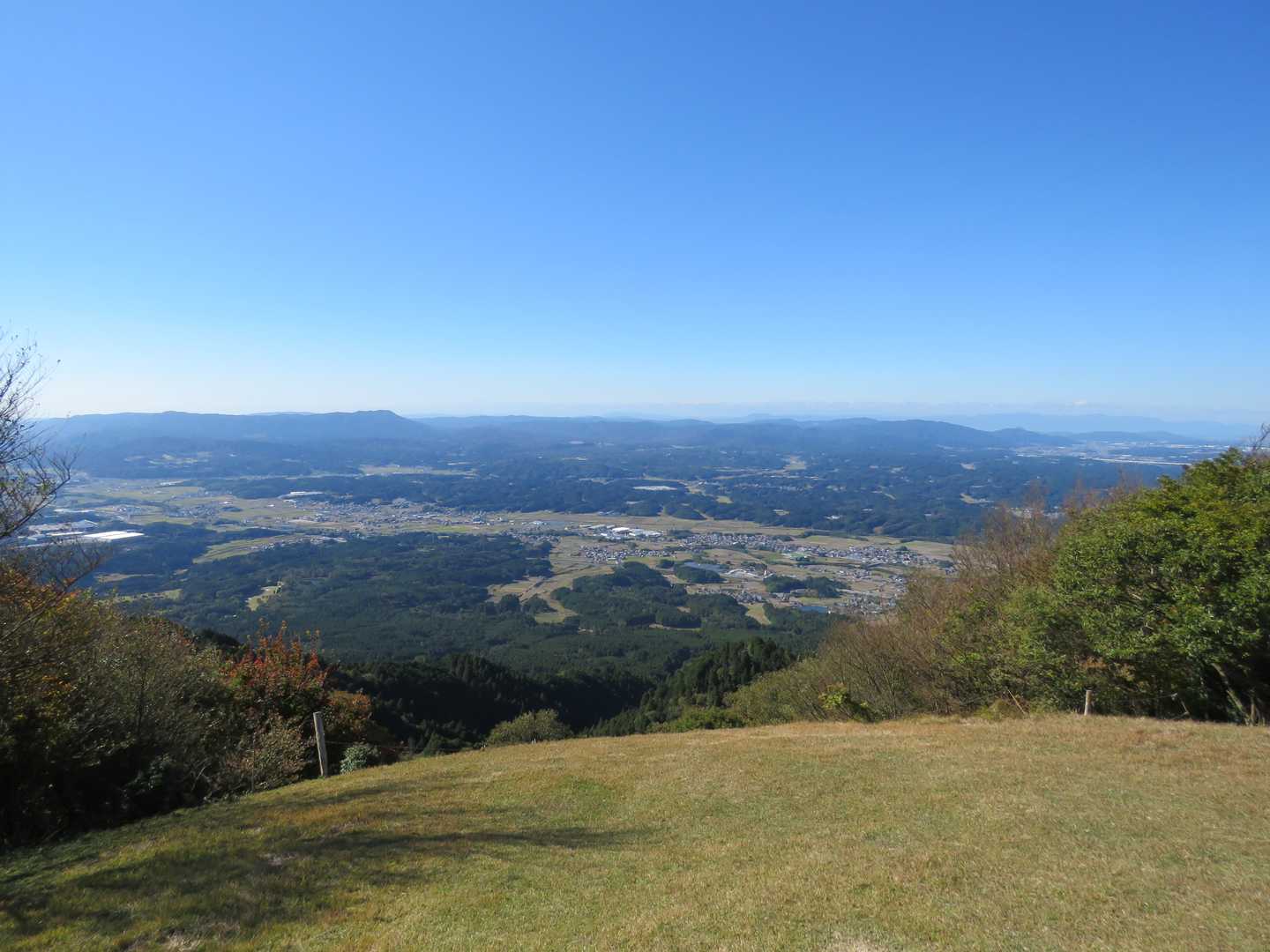 滋賀方向。
比叡山や比良山地の方まで見えました。