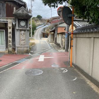 ここをまっすぐ登っていく。無理そうだったので一回引き返してます。
軽自動車なら通れるかなあ？