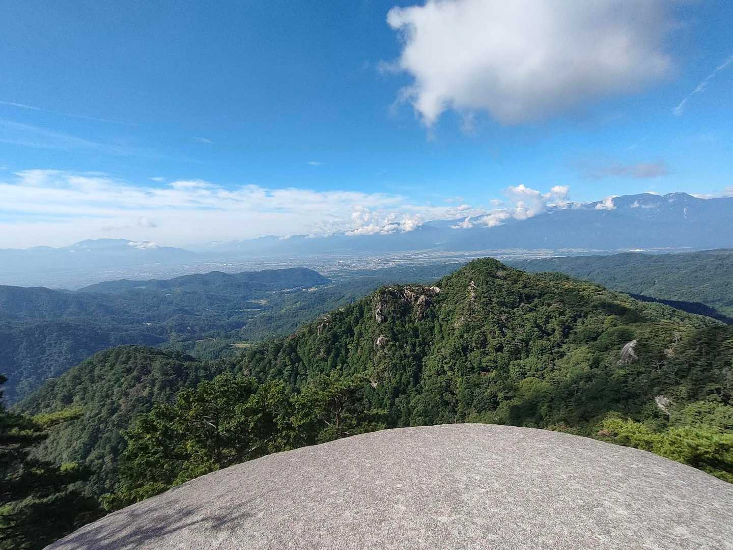 日本有数の渓谷美を誇る昇仙峡　最高峰・弥三郎岳からのパノラマも！の写真