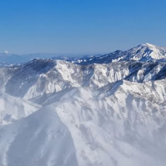 雪けむりで景色が霞む
右には御神楽岳、左には磐梯山も見えている