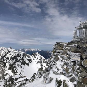 ゼイゼイ云いながら、でも足を進めてさえいれば、いつかは山頂に辿り着く。