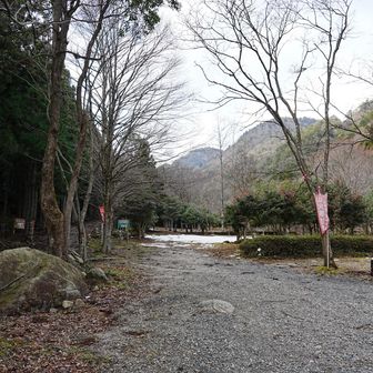 下り続けて駐車場到着。本日、そして今年の山行終了になります。明るいうちに無事下山出来たし良い登り納めになりました！

今年は北鎌尾根を始め、危ないところにも色々行ってみた一年でしたが大きな怪我無く終えられたのは本当に良かったです。来年も自分の行ける範囲でチャレンジ出来たらいいなと思っています😊
また仲良くしてくれた皆さん、一年間ありがとうございました。宜しければ来年もお付き合いください🙇‍♂️
