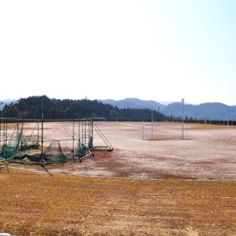 陸上のグランドの奥からスタート。