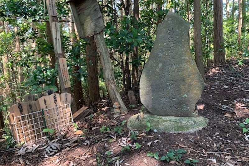 14. 岩瀬経塚山から神福山の写真