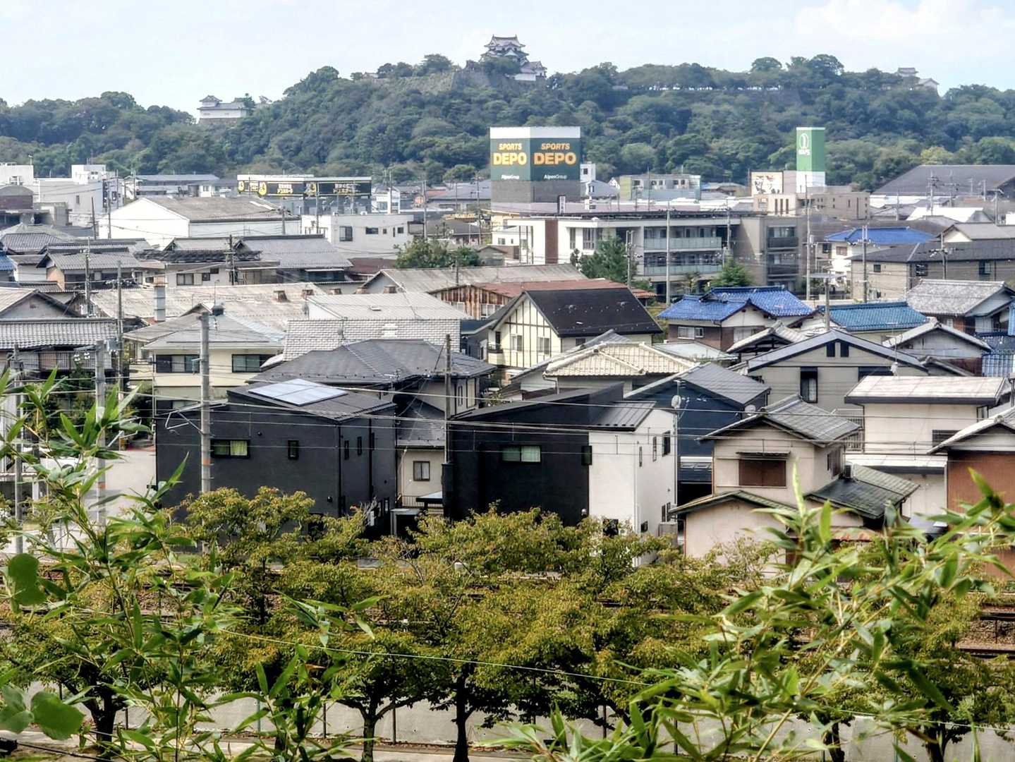 ほんと、彦根城は、目と鼻の先です。