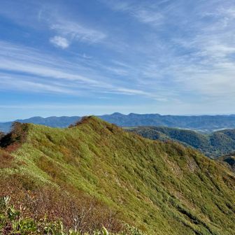 松音知岳方面　遠くの山　分からない〜