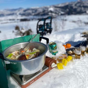 テーブルと椅子を作って 開始❣️
・鶏肉ときのこのお鍋🍲
・自家製お漬物３点セット