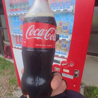 絶対冷たいコーラ買っちゃうよね👍