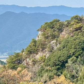 あの辺りの
岩壁すごいな(⊙_⊙)