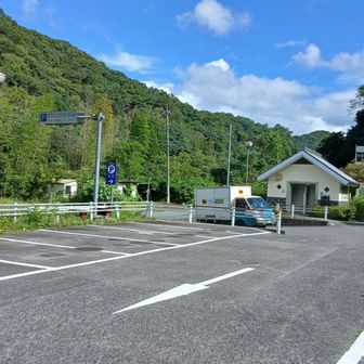 駐車場に着いた時点ではピーカンだったのにな。まずは梟ヶ城址展望台を目指します。