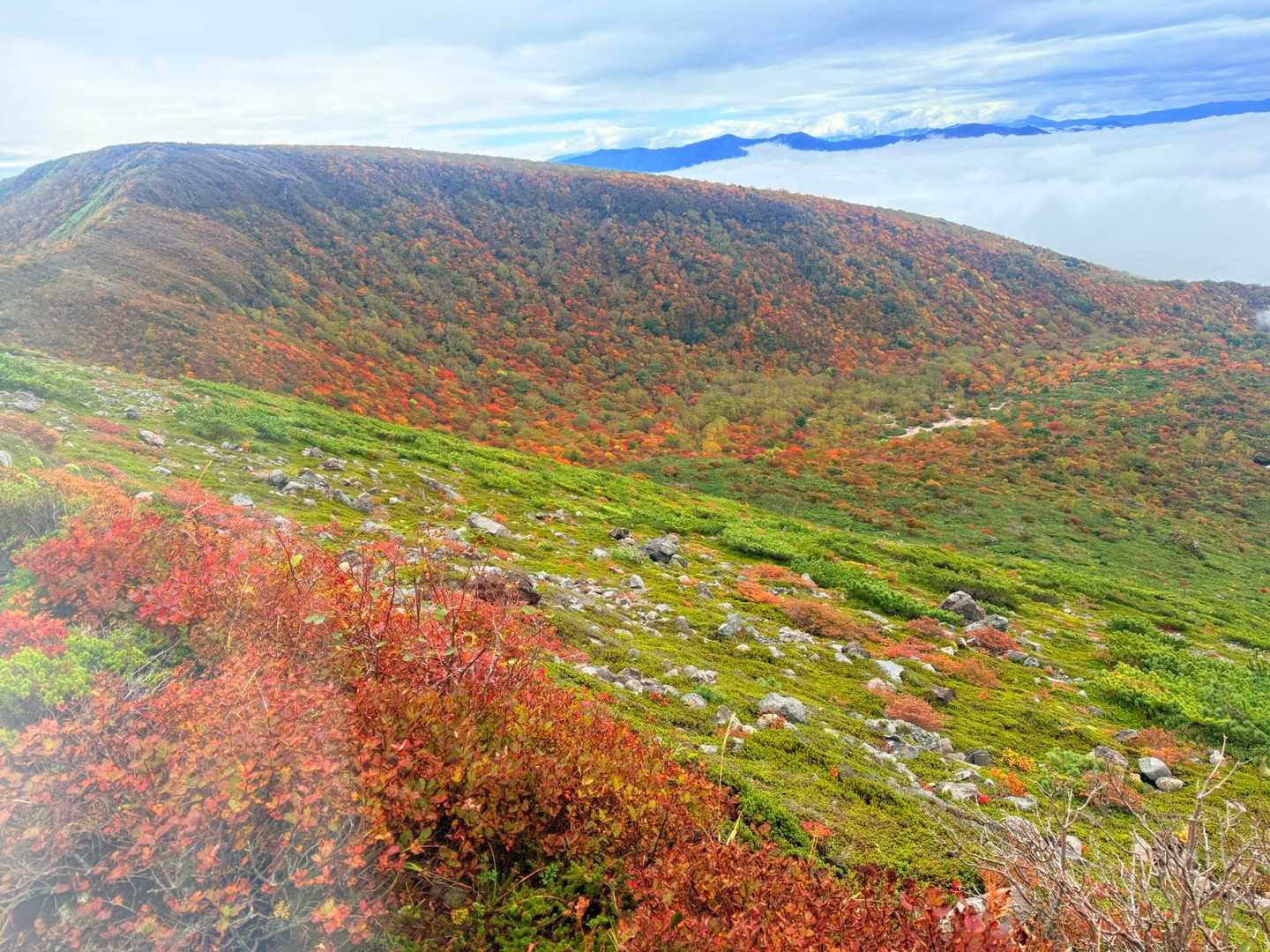 ロープウェイでラクラク山頂へ！絶景の日本百名山・那須茶臼岳の写真
