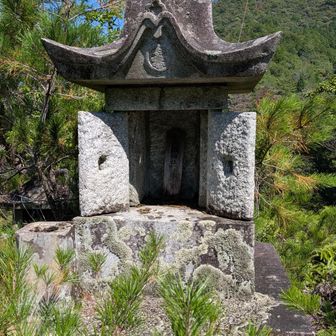 ⛩️宮地嶽神社🙏
バックは岩石山😀