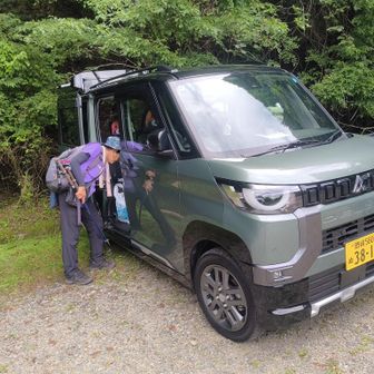 駐車場に到着！
怪我なく無事下山何よりでした😊
仲間の一人が、
あれぇ！今日は転ばなかったねぇ～！
と不思議そうに感心してます😊
誰のことかしらねぇ～！