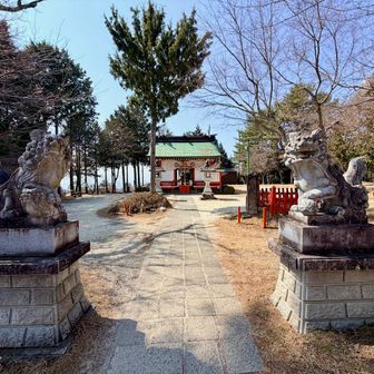 立派で端正な狛犬だこと。