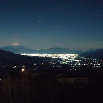 清里テラスから富士山と甲府市街
肉眼では富士山はほとんど見えてなかったがスマホの機能に助けられた😊　テラス降りてチェーンスパイク装着