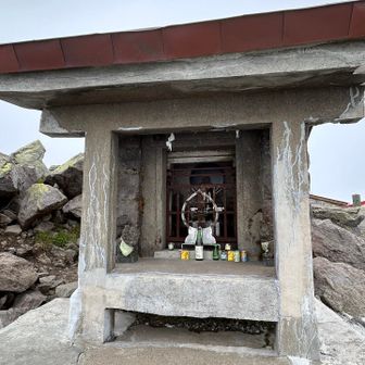 岩木山神社奥宮でお参りをして直ぐに下山