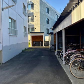 北12条駅から地下鉄乗り継いで新さっぽろ駅へ
たどり着いたのは厚別中央3-3辺りにあるアパートの敷地内