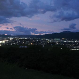 花火スタートは1９時過ぎでしたが、まだ黄昏時でした。🌆