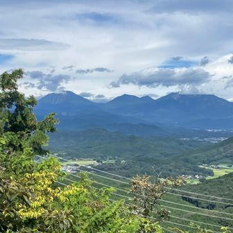 シゲト山山頂からの眺望です。

日光ファミリーが一望❗️
でも、ちょっと雲☁️かかっちゃってますね😅
