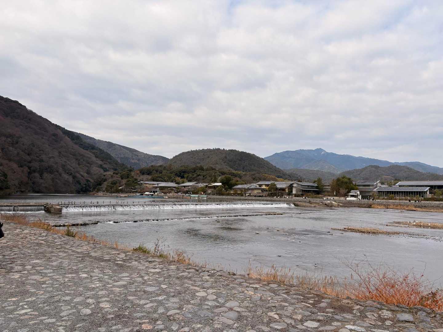 おなじみの嵐山の桂川