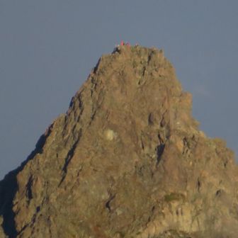 山頂ZOOM…ハイカーが、数人見えてる〰️