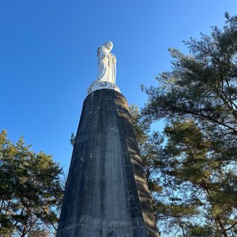 グレーピークの鐘推堂山には観音様