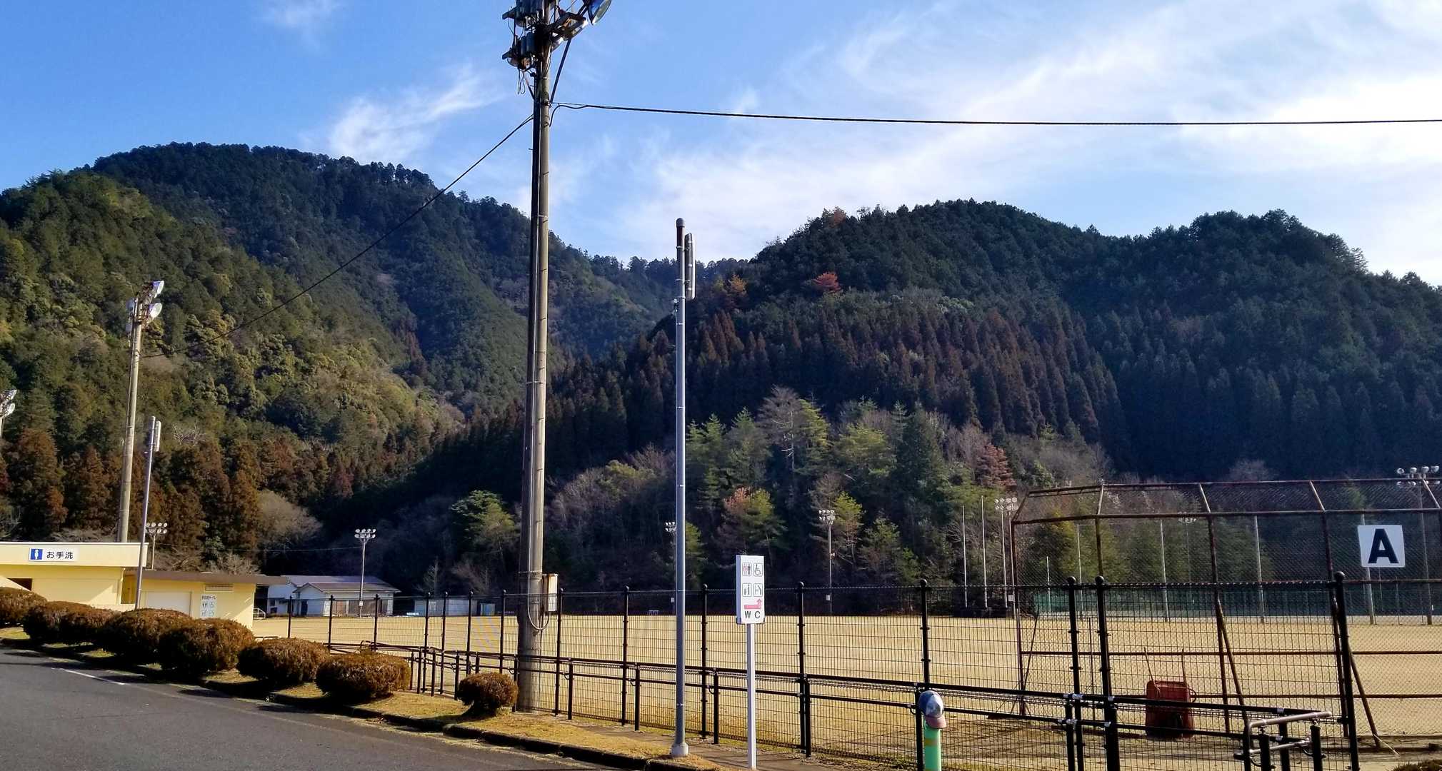 古城山を振り返る