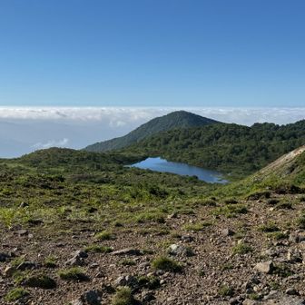 赤埴山の奥は大雲海。