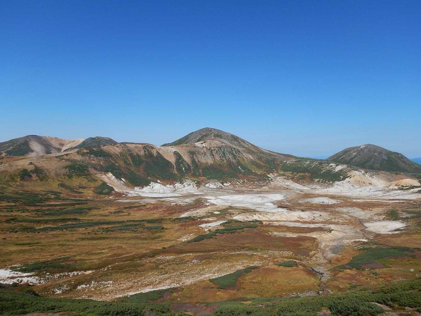 【フラット登山】巨大な山脈・大雪の壮絶な火口をぐるりと一周の写真