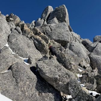 岩場は慎重に下りて🪨